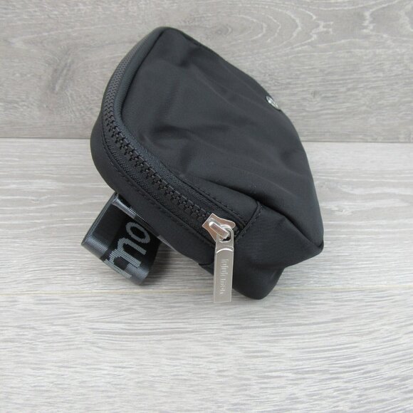 Lululemon Everywhere Belt Bag "Wordmark" Black (1L) Travel Vacation NEW - Picture 5 of 16